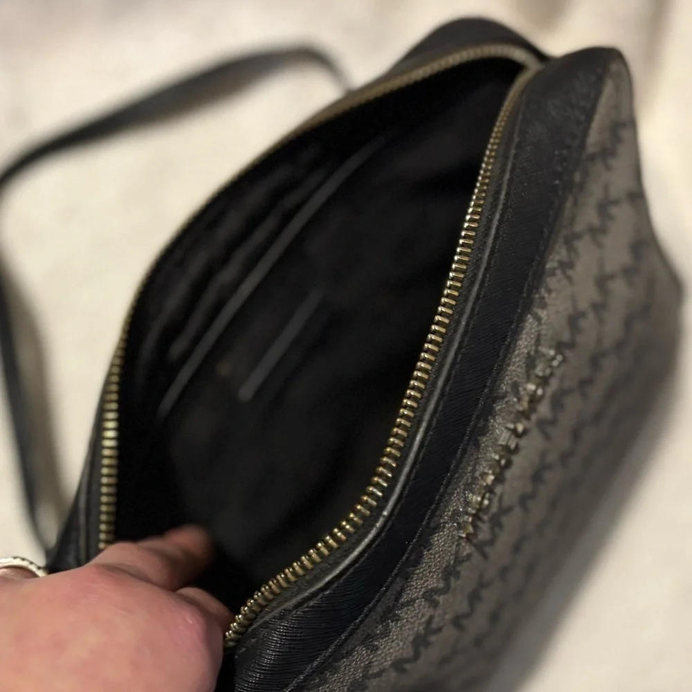 COPY - Michael korss jet set east to west crossbody large logo bag